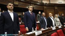 Armenian MPs observe minute's silence to honor fallen soldiers