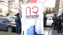 Coronavirus restrictions target middle-aged people - protest outside the health ministry