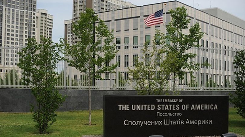 Госдеп: Семьи сотрудников посольства США в Киеве должны покинуть Украину