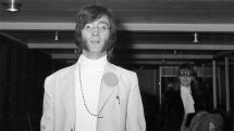 Личные вещи экс-участника группы The Beatles Джона Леннона продадут на аукционе в виде NFT-токенов