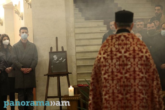В Ереване в последний путь проводили композитора Артура Григоряна