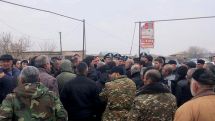 Armenian villagers block major road, demand meeting with Pashinyan