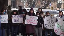 «Не вредите науке»: акция протеста научных сотрудников у здания правительства