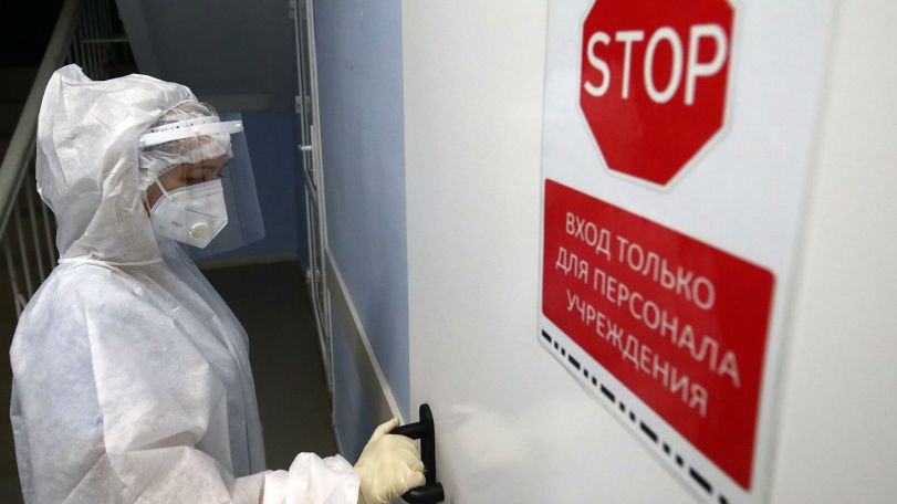 Названы восемь симптомов «омикрона» у привитых пациентов
