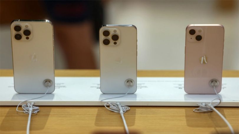 Apple halts product sales in Russia