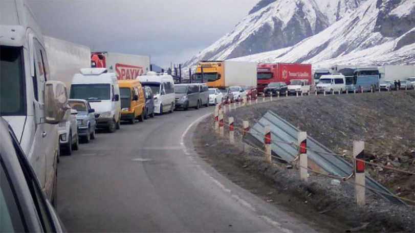 Stepantsminda-Larsi highway closed to all vehicles