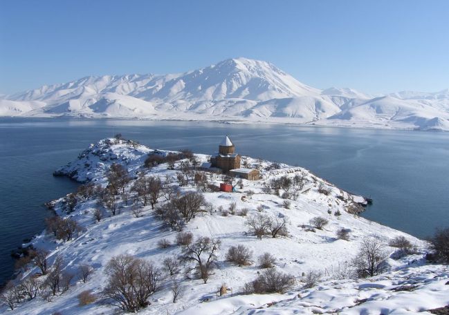 Սուրբ Խաչ հայկական եկեղեցին մեծ հետաքրքրություն է առաջացրել Նովրուզը տոնելու համար Վան այցելած իրանցիների շրջանում