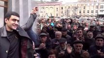 «А-руш, А-руш!» У здания суда в Горисе Аруша Арушаняна встретили бурными аплодисментами