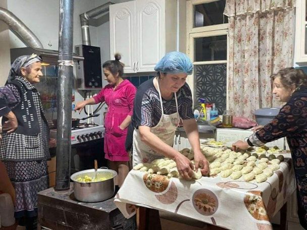 Artsakh women bake bread, cakes for soldiers standing guard on Karaghlukh heights