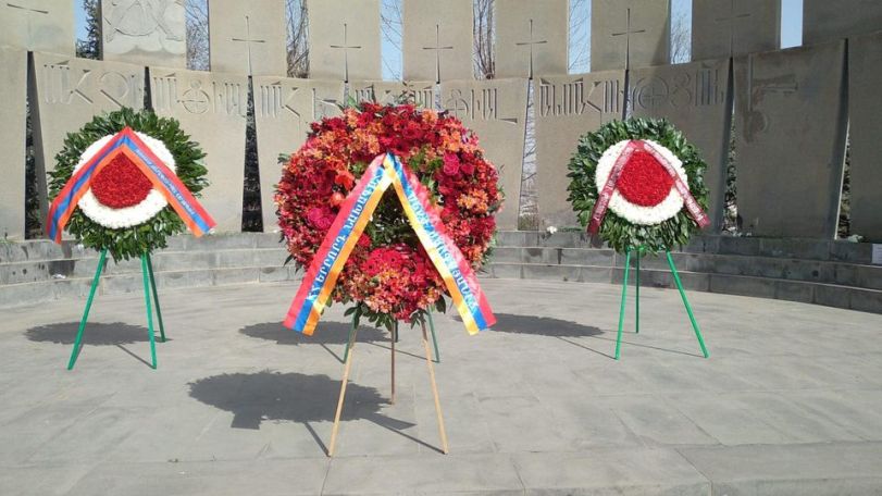 Tribute paid to April war heroes on behalf of Serzh Sargsyan