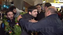 Եվրոպայի չեմպիոն Մալխաս Ամոյանին «Զվարթնոց» օդանավակայանում դիմավորել են զուռնա–դհոլով