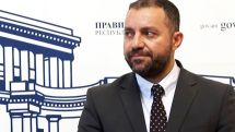 «Ես չեմ պատրաստվում անգրագետ հարցերին պատասխանել», «Անգրագետը դուք եք». Վահան Քերոբյան-լրագրող երկխոսություն