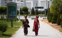 В Туркменистане женщинам пригрозили штрафами за ботокс и накладные ногти
