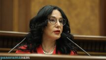 Նաիրա Զոհրաբյան. Հենց հիմա ԱԺ-ում Արցախը  հանձնվում է Ադրբեջանին