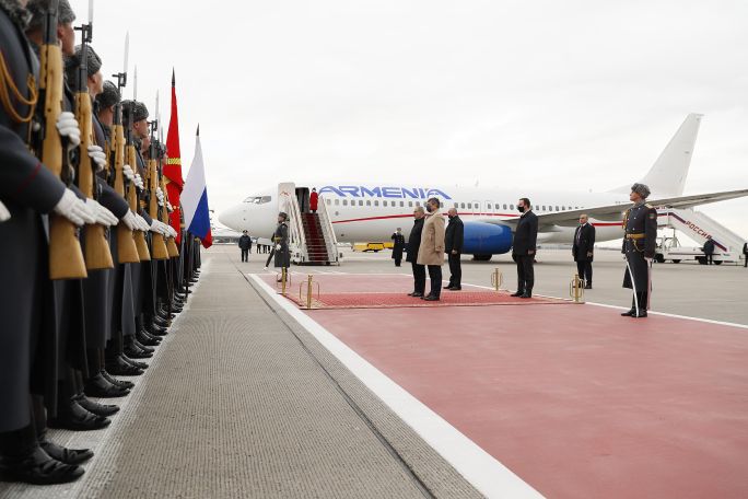 Nikol Pashinyan arrives in Russia on official visit