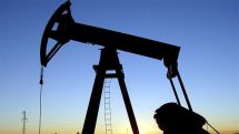 Нефть подорожала более чем на процент на данных о неожиданном снижении запасов в США