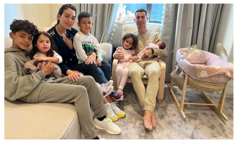 Cristiano Ronaldo shares first photo of newborn daughter