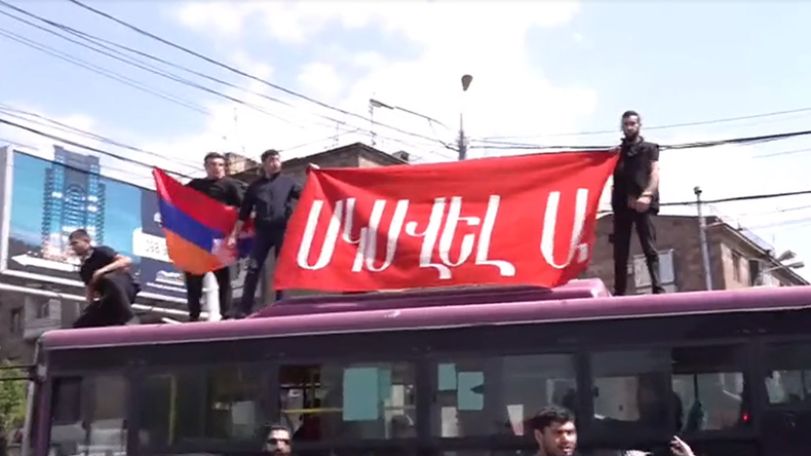 «Началось». В Ереване активисты перекрыли улицы