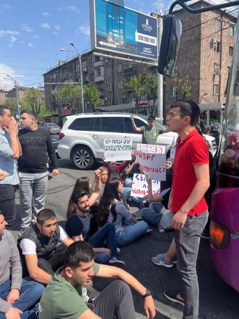 Ոստիկաններն ակցիա իրականացնող դաշնակցական երիտասարդներին անհամաչափ ուժի կիրառմամբ բերման են ենթարկել
