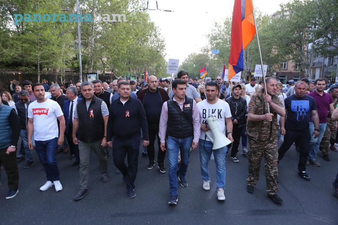 Ванецян: Полицейские попытались применить силу и получили соответствующую реакцию народа