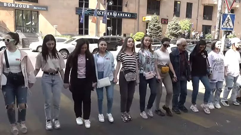 Young opposition activists continue awareness campaign in Yerevan