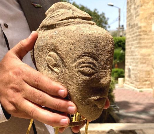 Palestinian farmer finds 4500-year-old goddess statue in Gaza