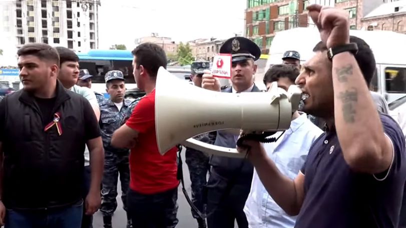 «Ապրեք, տղեք ջան». Քաղաքացին՝ իրազեկման երթի մասնակիցներին