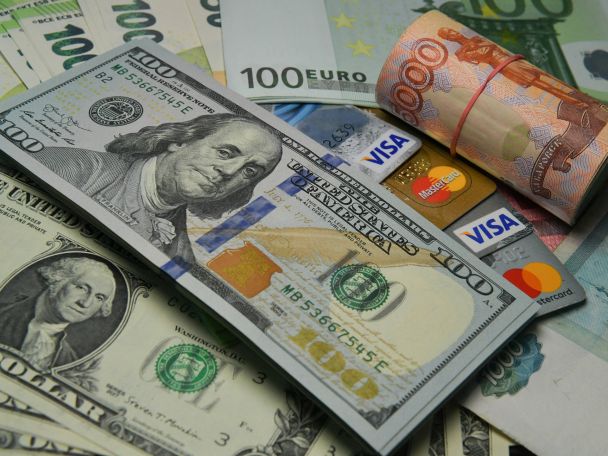 Ապրիլի 30-ի դրությամբ ՀՀ բանկերը ԱՄՆ մեկ դոլարը գնում են 442 դրամով և վաճառում առավելագույնը 457 դրամով