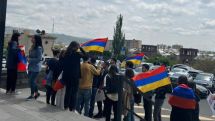 AUA students join protesters demanding Pashinyan's resignation