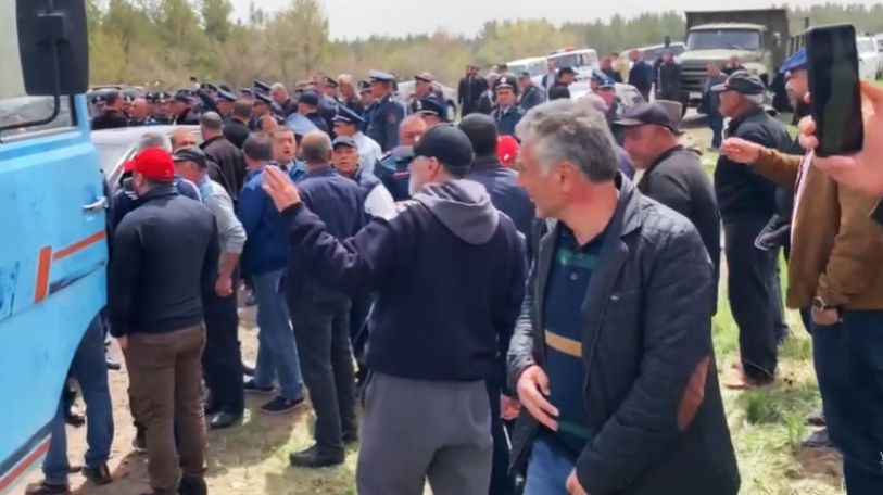 Protesters block Martuni-Gavar road in Armenia