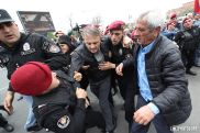 На мосту Победы в Ереване попытались подвергнуть приводу и экс-главу Полиции Армении Валерия Осипяна