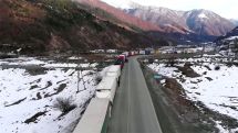 Լարսը փակ է բոլոր տեսակի տրանսպորտային միջոցների համար