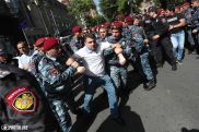«Красные береты» не позволяют участникам борьбы попасть на Площадь Республики в Ереване