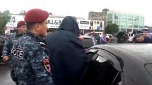 Как участник автопробега улизнул от полицейских в Ереване