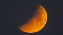 Total lunar eclipse creates rare super blood Moon