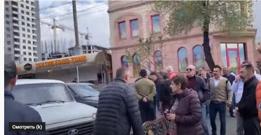 С раннего утра в Ереване начались мирные акции неповиновения