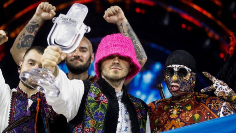 Победившая на «Евровидении» украинская группа Kalush Orchestra продала на благотворительном аукционе свою награду