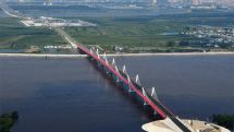 Russia, China unveil first road bridge between two countries