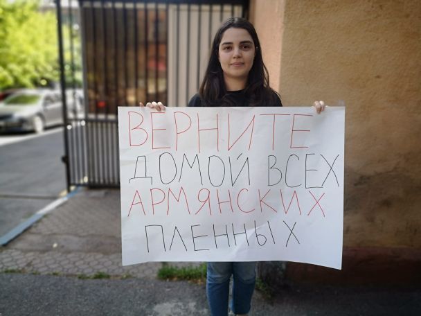 Татев Согоян и ее брата подвергли приводу за поднятие проблемы их дяди и других пленных