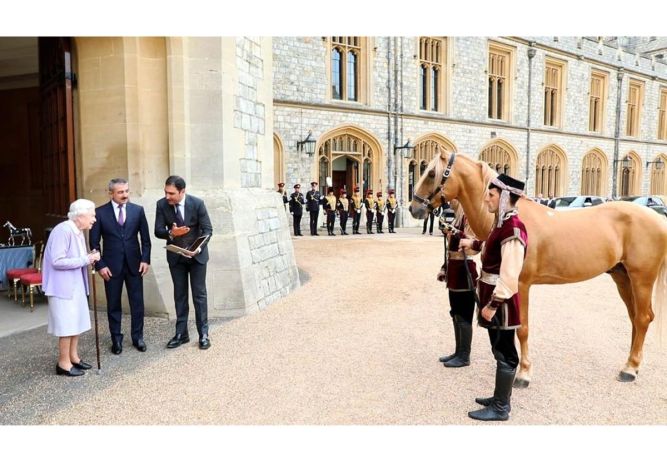 Azerbaijan donated to Queen of England a ‘Karabagh’ horse: An obvious bribe!