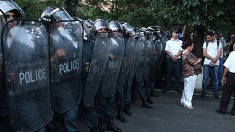 Talks with demonstrators in downtown Yerevan gave no result- statement by Armenian Police 