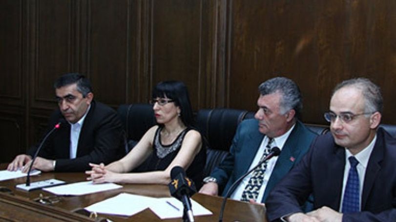Non-coalition factions announce demands to government