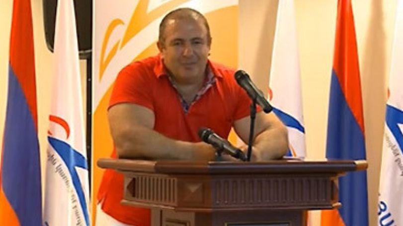 Премьер Армении О. Абраамян порой жалуется свату Г. Царукяну на поведение депутатов от партии «Процветающая Армения»