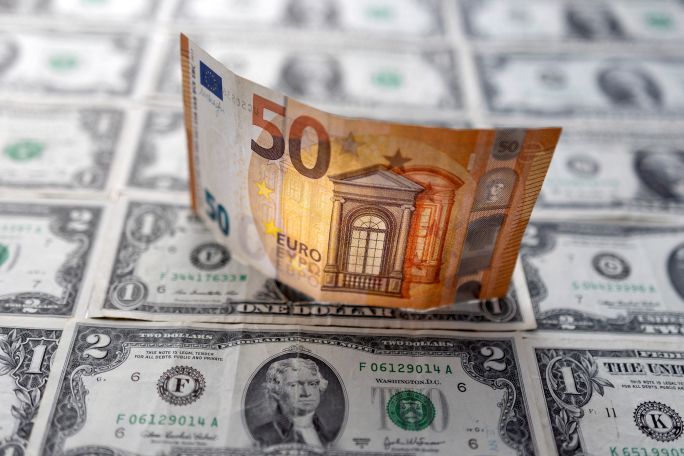 Դոլարն ու եվրոն շարունակում են արժեզրկվել