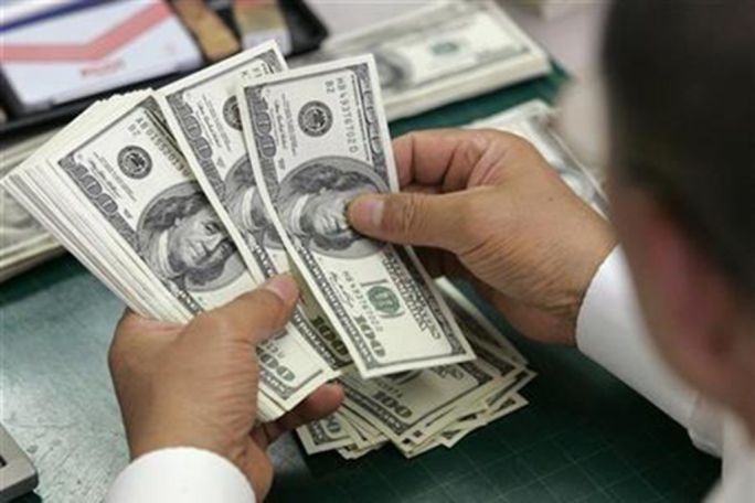Դոլարը հատեց 400 դրամի շեմը