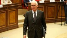 Хачатурян присваивает звания и чины