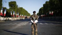 Франция: из-за салюта в День взятия Бастилии погибли 7-летний мальчик и его 24-летняя сестра