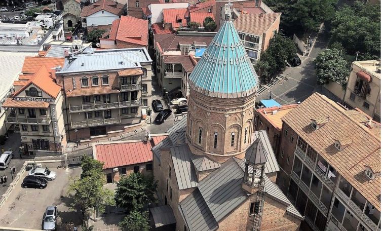 Խաչքարի բացում Թբիլիսիի Սուրբ Գևորգ եկեղեցու բակում