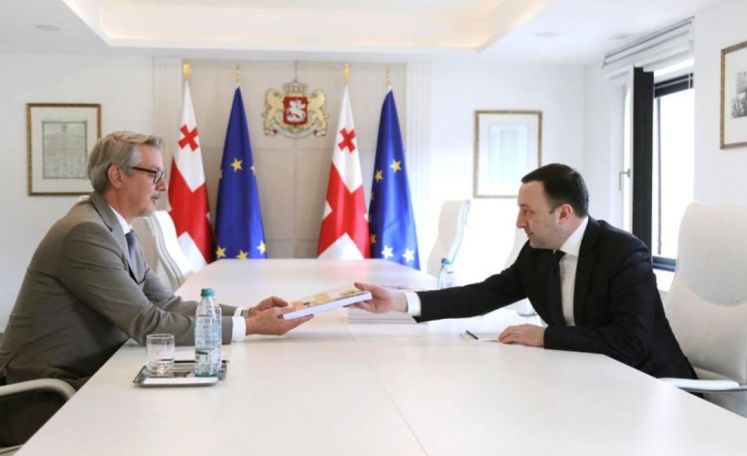 Վրաստանում մեղադրանքներ են հնչեցրել երկրում առաքելությունն ավարտած ԵՄ դեսպանի հասցեին