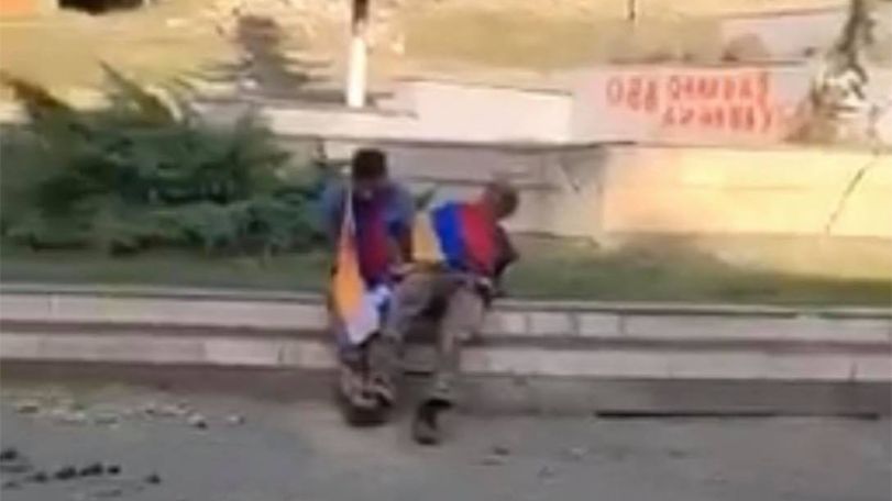 С чего бы зарезавшим пожилых людей красть скот и пастухов?